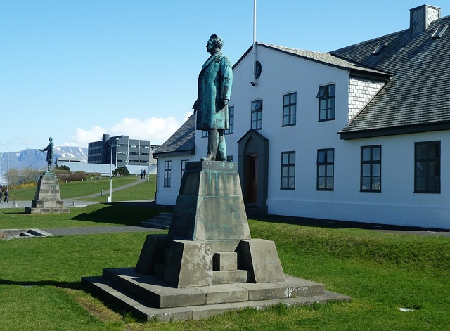 [reykjavikgovernmenthouse3.jpg]