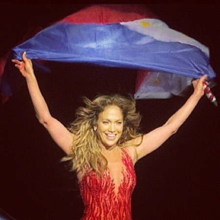 Jennifer Lopez with the Philippine flag