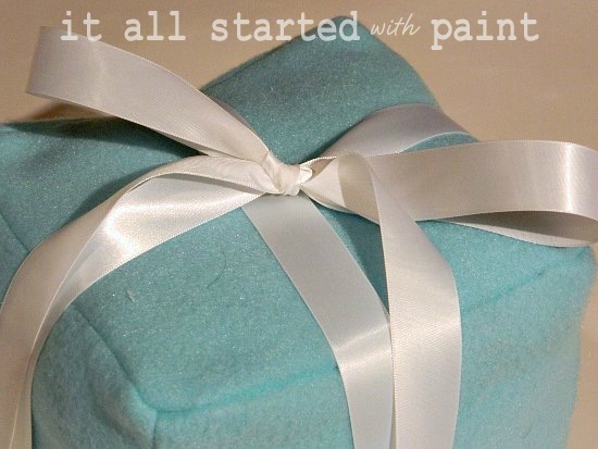 [Present%2520Pillows%2520Tiffany%2520close%2520up%2520%2528550x413%2529%2520%25282%2529%255B4%255D.jpg]