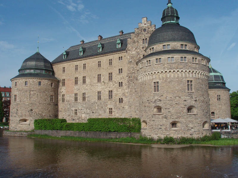 [oerebro-castle-sweden-moat-surrounded-by-water%255B6%255D.jpg]