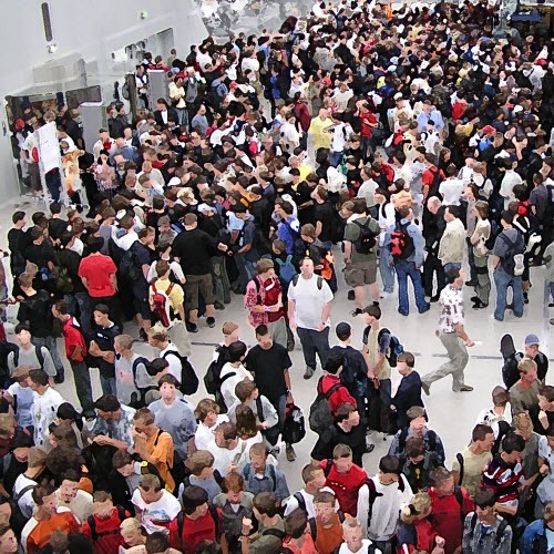 [queue-lineup-crowd-500x5003.jpg]