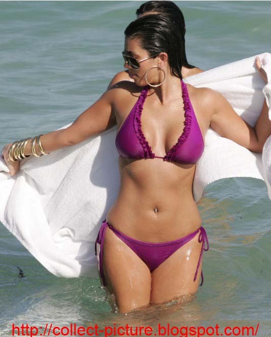 [kim-kardashian-sexy-bikini-78.jpg]