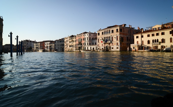 [Gondola%2520-%2520Grand%2520Canal%255B2%255D.jpg]