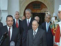 Bouteflika reçoit le PM égyptien Arton67943-044d1