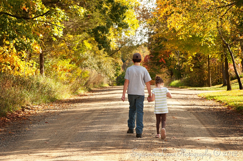 [kids--walking-down-road4.jpg]