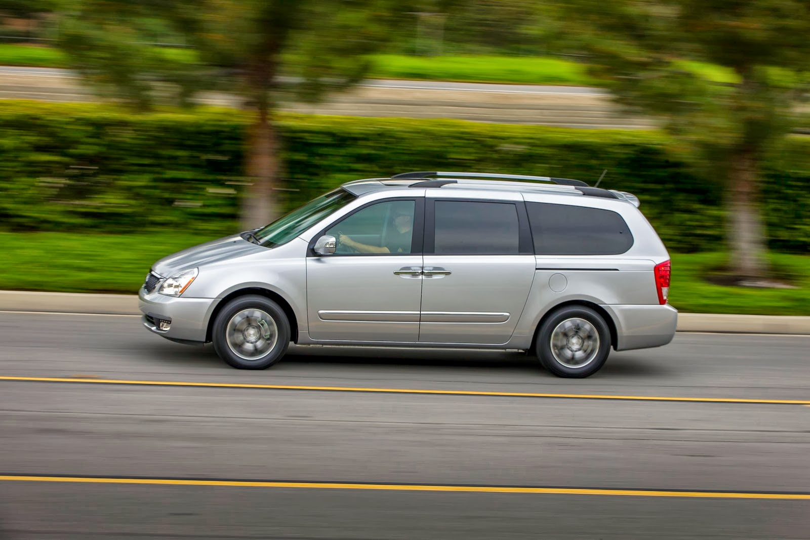 [2013-Kia-Sedona-2%255B2%255D.jpg]