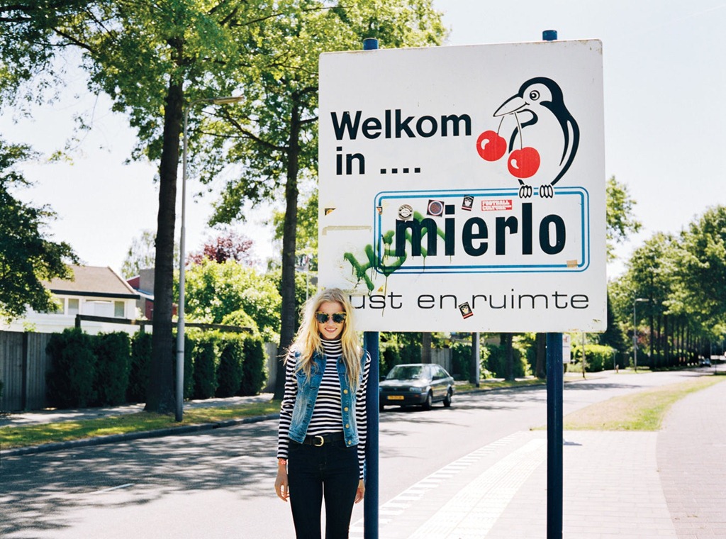 [LaraStoneAtHome64.jpg]