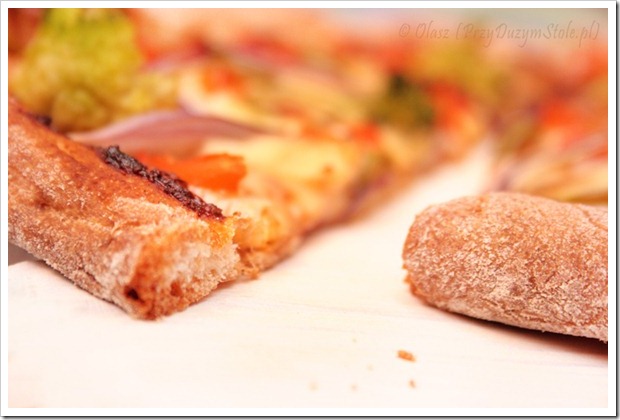 Przy Dużym Stole: Pizza – ciasto podstawowe, szybkie i niezawodne