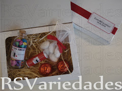 Caixa especial 1 
    : R$ 3,00 unid vazia (min. 20 unids). 
    : R$14,00 unid (min. 14 unids). 
    : Medidas - 16x12x3,5 cm. 
    : Conteúdo - vidrinho com confeti, 2 trufas, balinha personalizada, saquinho contendo 5 amêndoas.
