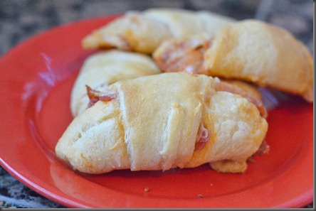 Pizza Rollups so delicious and perfect for those nights that your short on time and patience for dinner Pizza Rollups
