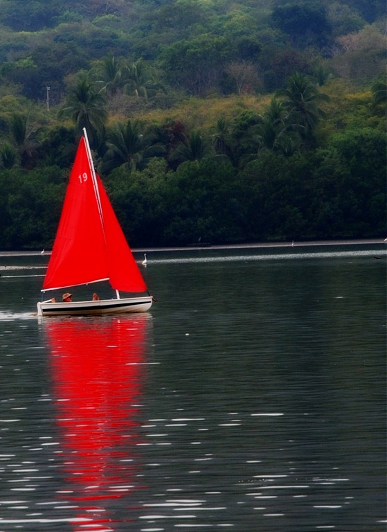[red-boat6.jpg]