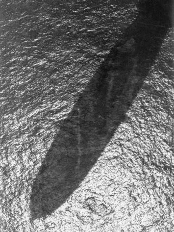 [Hindenburg-shadow-over-ocean2.jpg]