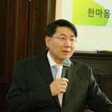 3인의 헌신 이라는  제목으로 설교하시는 목사님