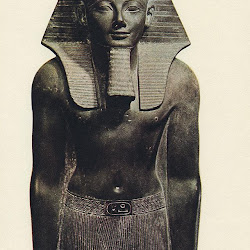 50 - Estatua de Tutmosis III de la XVIII dinastia
