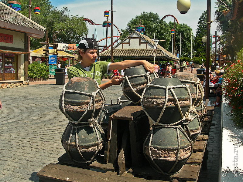 32. Китай. Порт Авентура. Port Aventura. Salou. Costa Dorada. Spain. Тут, завидев кольца драгон хана, нас покидают. 32. Китай. Порт Авентура. Port Aventura. Salou. Costa Dorada. Spain. Тут, завидев кольца драгон хана, нас покидают.