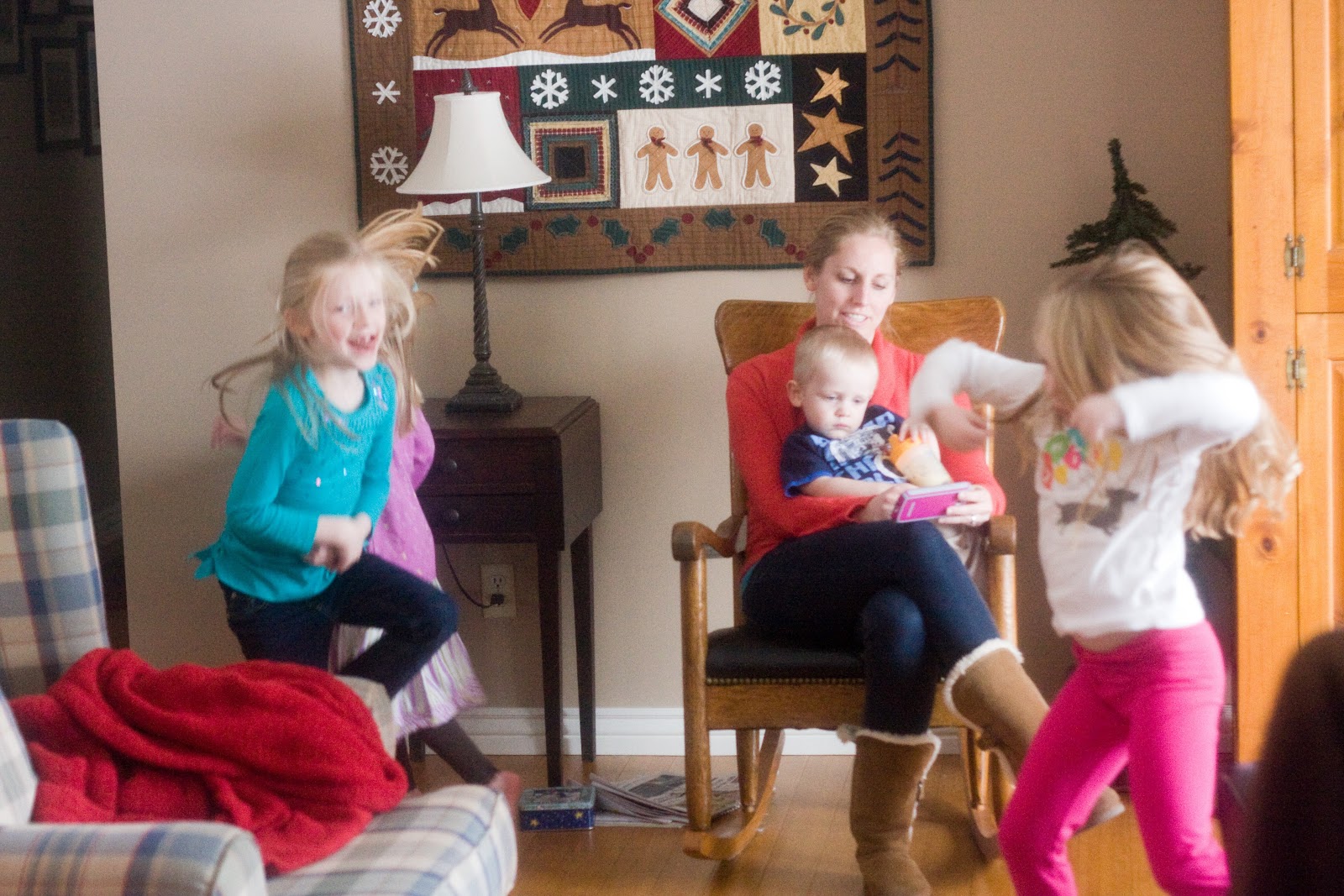 [01%252002%252013_cousins%2520dancing%25202%255B4%255D.jpg]