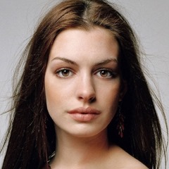 Anne Hathaway első dala