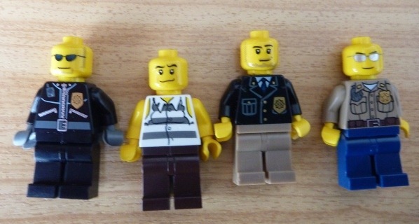[Lego-minifigures3.jpg]