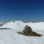 Cairn du Pouy Louby.<br>En arri�re plan le Pic du Lion