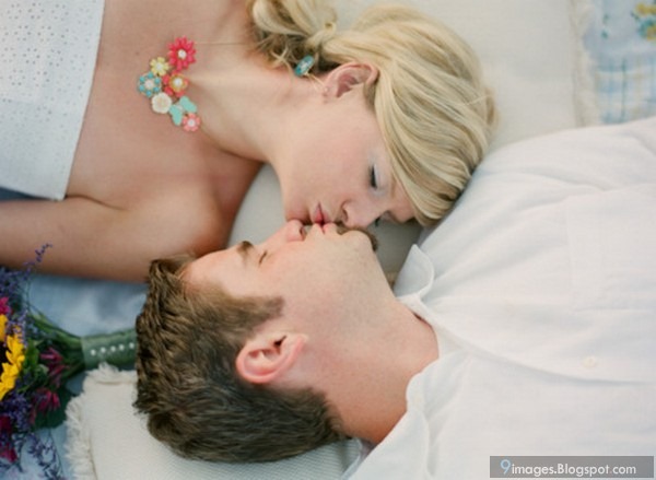 [Kissing-blonde-couple-romance-love-each-other%255B3%255D.jpg]