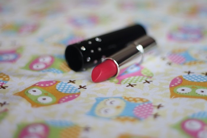 Review Autography Raspberry Swarovski Lipstick (3)