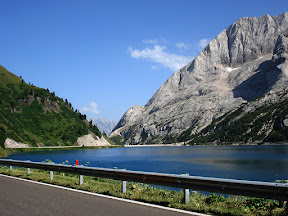 La Marmolada y el lago Fedaia.
