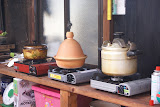 3つの鍋で、１つは里芋入りの白和え、あとの２つは去年の味噌作りで作ったお味噌を使ってみそ汁にしました。