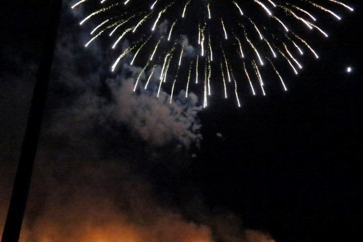[2014-07-04%2520fireworks%2520and%2520fire%2520in%2520field%2520carson%2520city%2520nv%2520%252848%2529%255B3%255D.jpg]