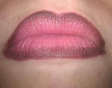 Etre Radieuse par Josianne Brousseau | Etre Radieuse: Le contour des lèvres  plus foncé que son rouge à lèvre = Beurk! (Carricature)