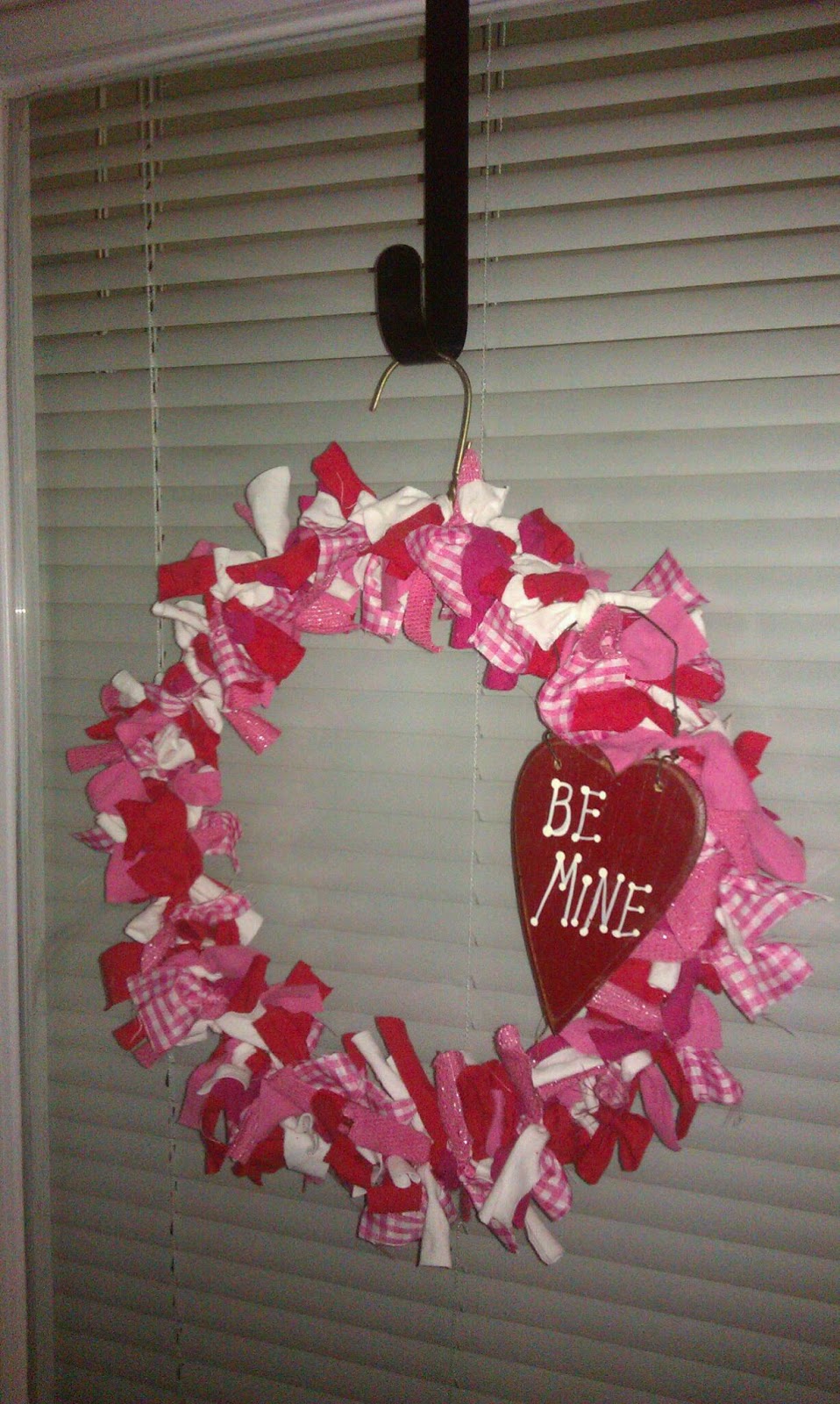 Simple Livin: DIY Valentines Day Wreath
