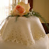Detalle tortita de los novios montada piso sobre piso.