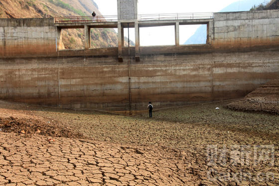 Historic drought has emptied the water from this dam in China. caixin.cn