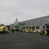 Buiten staan al diverse machines opgesteld.