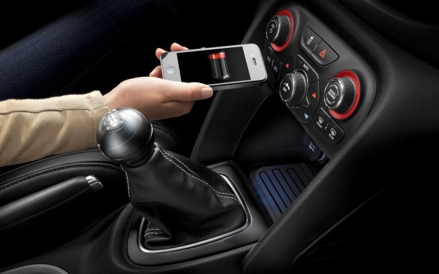 [2013-Dodge-Dart-interior-inductive-charging%255B2%255D.jpg]