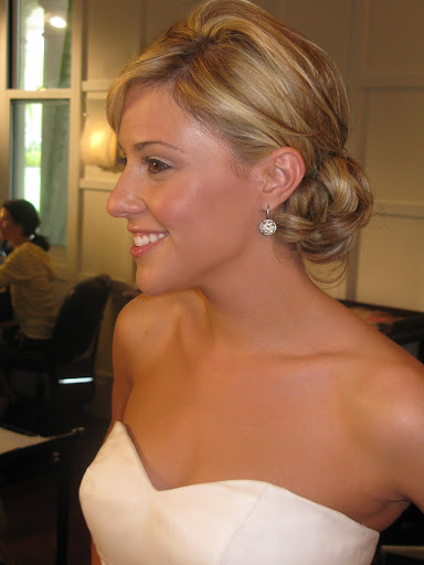 Liz wore her hair in a low, loose chignon held together with a healthy dose of hairspray. She also donned earrings by Jennifer Miller to add some sparkle. Good costume jewelry is great for traveling to destinations.