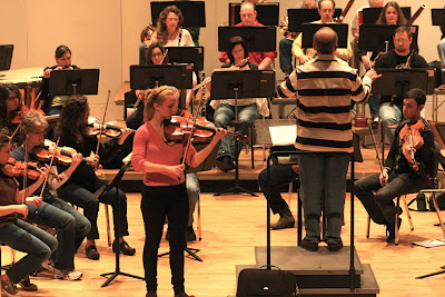Molly Carr and the RCO rehears the Bartok viola concerto