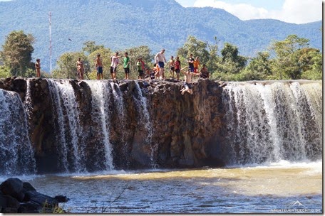 Tad Hua Khon waterfall