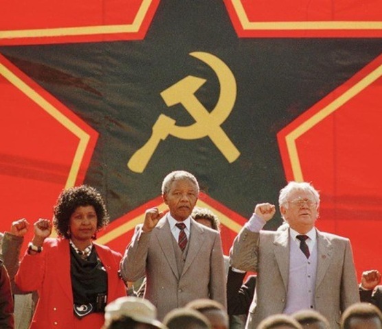 [ANC%2520MANDELA%2520COUPLE%2520JOE%2520SLOVO%2520MY%2520FAVOURITE%2520PIC%2520TELLS%2520WHOLE%2520STORY%255B6%255D.jpg]