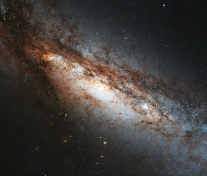galáxia NGC 660