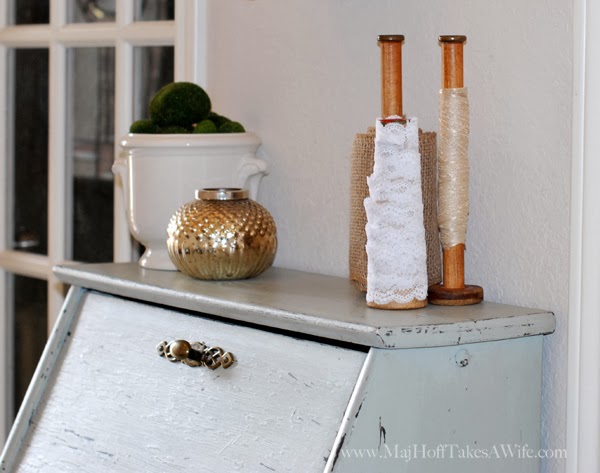 vintage bobbins and spools with lace ribbon and burlap.jpg Vintage bobbins and spools with lace ribbon and burlap