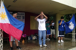 Sir Oscar welcomes the teams.