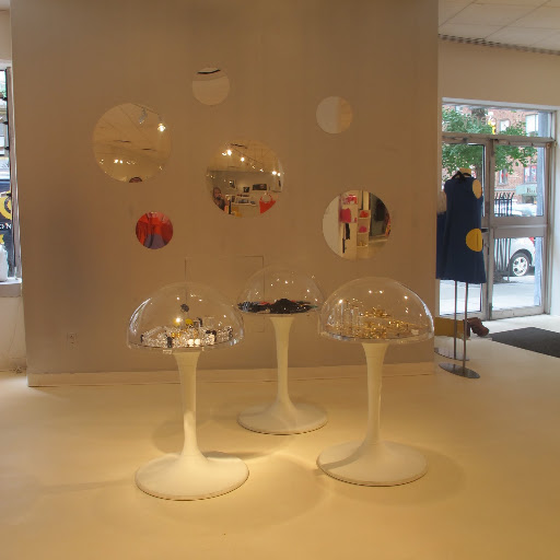 Circles and dots are obviously a big theme in this store.