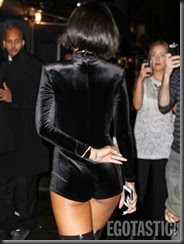 rihanna-in-a-black-bodysuit-and-thigh-high-boots-in-nyc-09-675x900