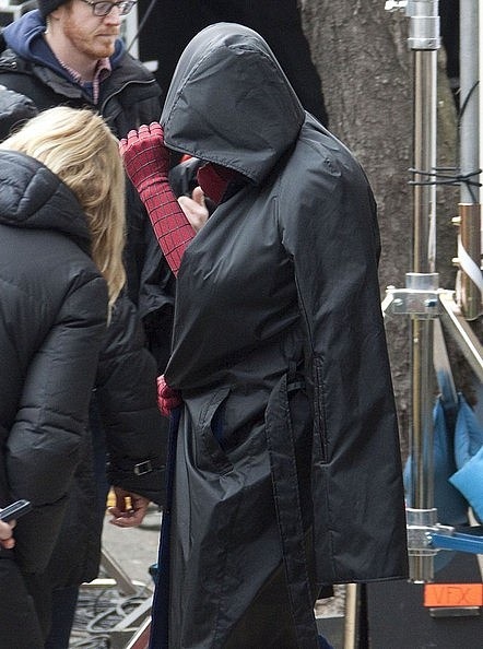 The Amazing Spider-Man 2 Set Photos with Andrew Garfield in Costume 08 The Amazing Spider-Man 2 Set Photos with Andrew Garfield in Costume 08