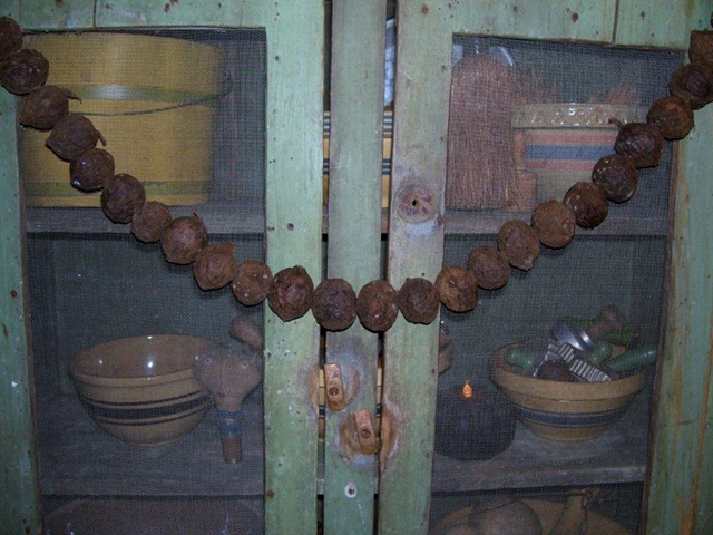 [black%2520walnut%2520garland%255B3%255D.jpg]