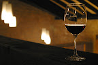 – Copa de vino, ¿de qué si no? – Copa de vino, ¿de qué si no?