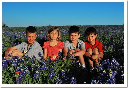 4 kids in blue bonnets