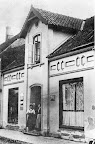 Bahnhofstr. 113 ca.1900. G.Seedorf, aus: H. Siewert Rund um den Scharmbecker Marktplatz - damals. Verl. H. Saade, 1983.