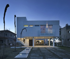 Fachada-minimalista-Casa-RA-Pablo-Anzilutti