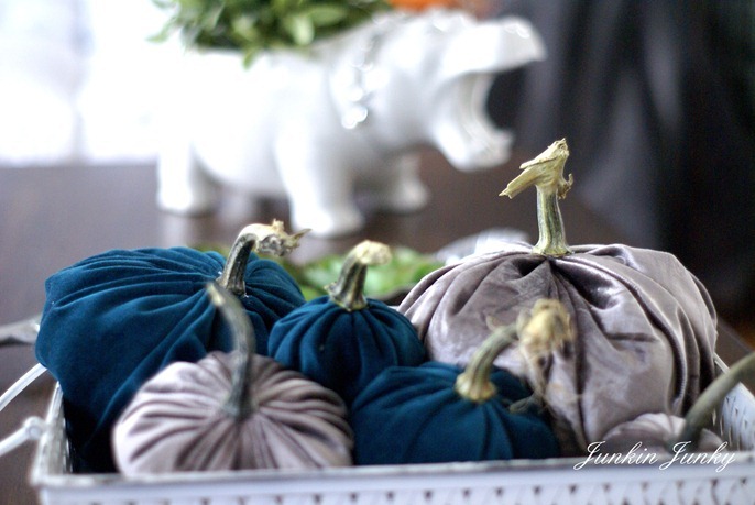 velvet pumpkins at www.junkinjunky.blogspot.com velvet pumpkins at www.junkinjunky.blogspot.com